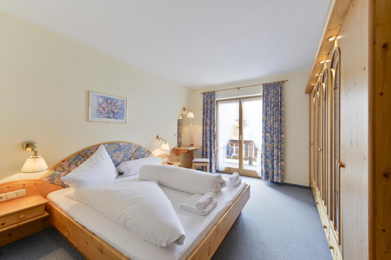 Haus Wallis Hotel Lech am Arlberg Habitación foto