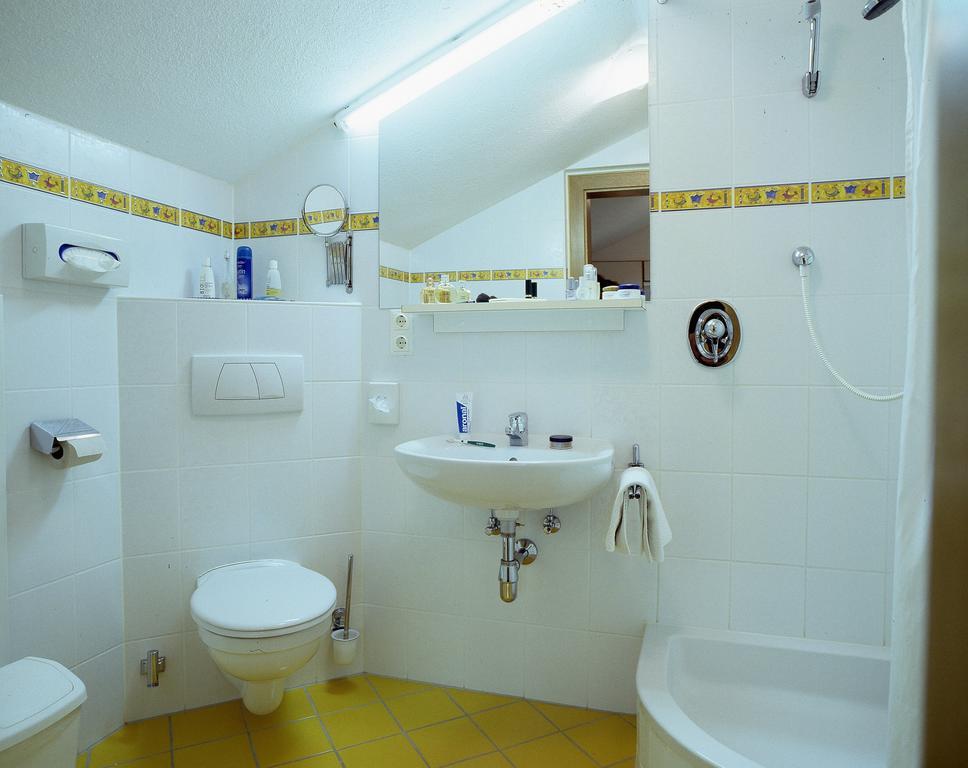 Haus Wallis Hotel Lech am Arlberg Habitación foto